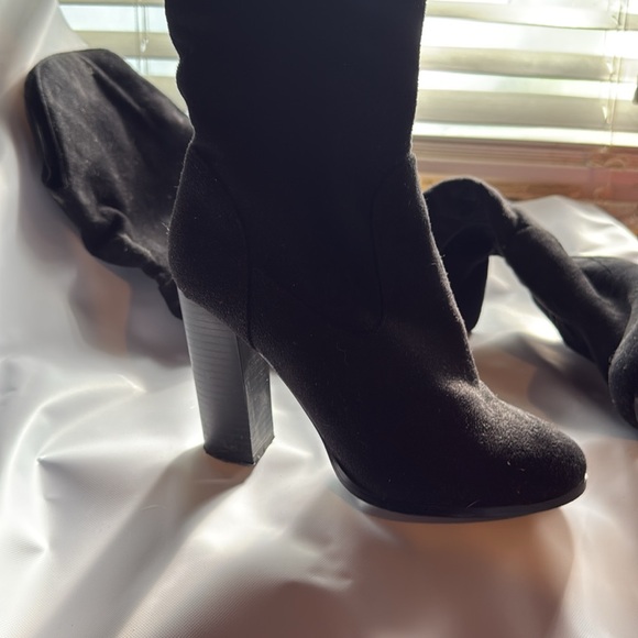 Black thigh high boots
(Wide calf friendly) - Picture 3 of 4